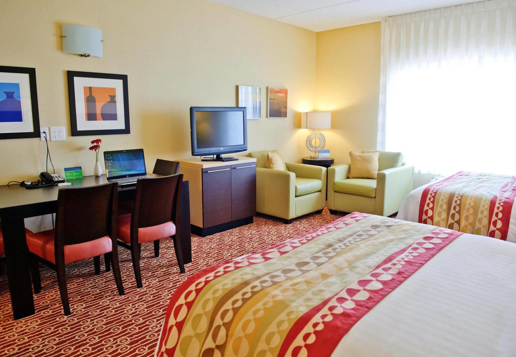 Towneplace Suites By Marriott Charlotte Мурсвілл Номер фото